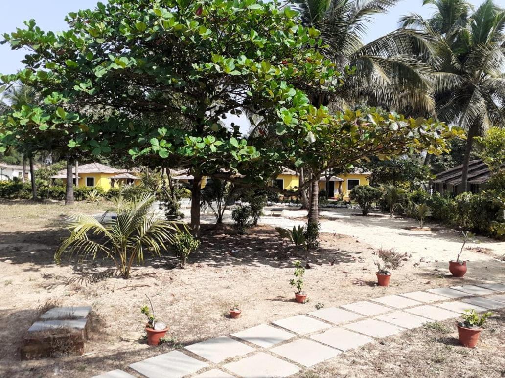 Lamour Beach Resort Benaulim Bagian luar foto